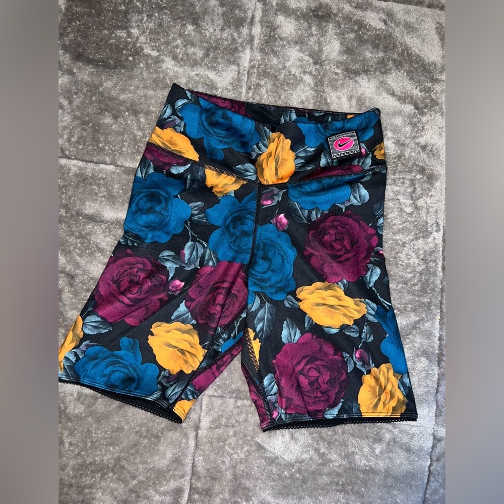 Nike Biker Shorts Womens Small Floral Print 7" Inseam Black